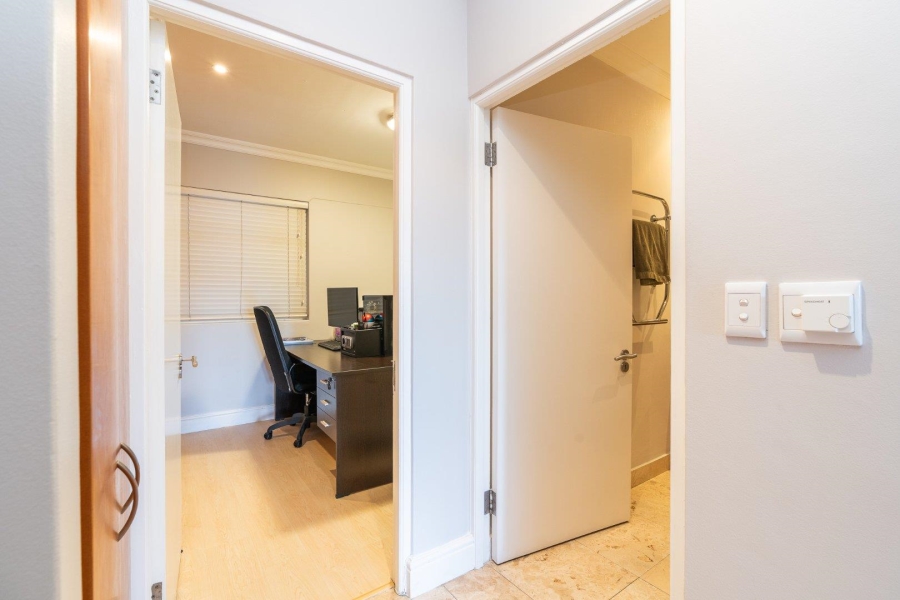 2 Bedroom Property for Sale in Mouille Point Western Cape